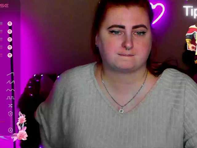 Aliciaredluv's BongaCams show and profile