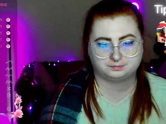 Aliciaredluv's BongaCams show and profile