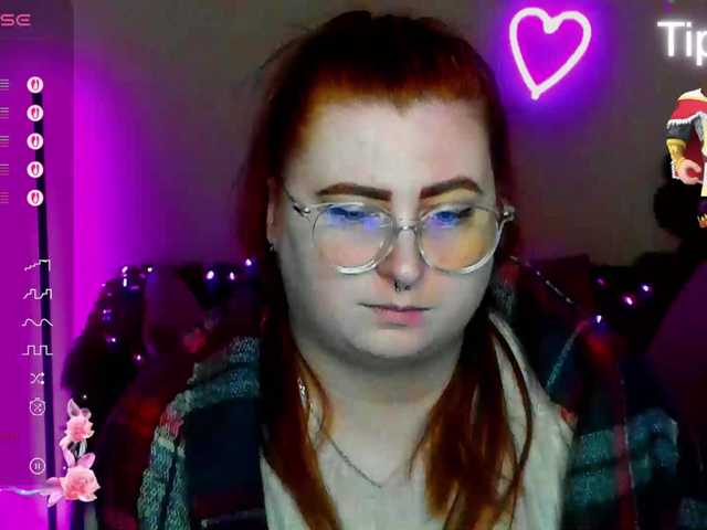 Aliciaredluv's BongaCams show and profile