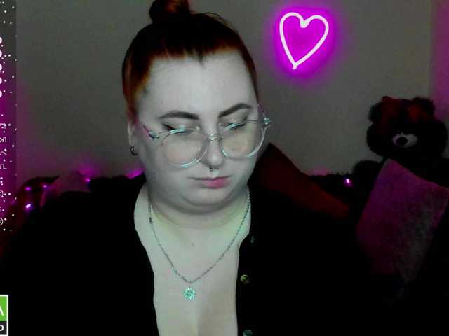 Aliciaredluv's BongaCams show and profile