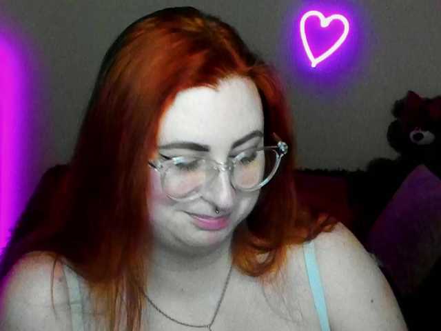 Aliciaredluv's BongaCams show and profile