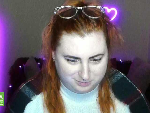 Aliciaredluv's BongaCams show and profile