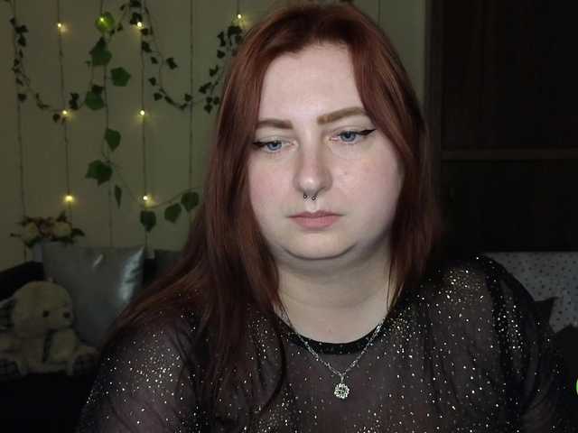 Aliciaredluv's BongaCams show and profile