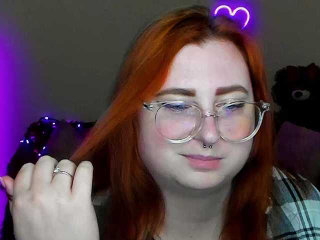 Aliciaredluv's BongaCams show and profile