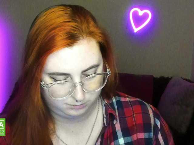 Aliciaredluv's BongaCams show and profile