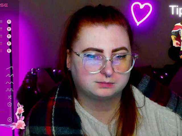 Aliciaredluv's BongaCams show and profile