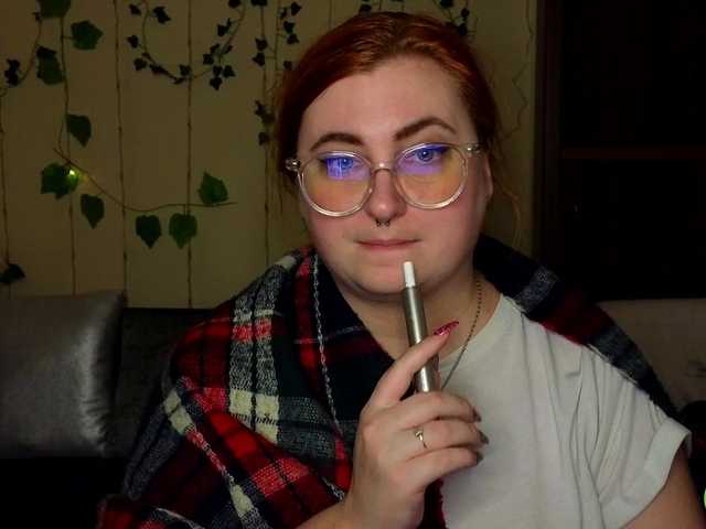 Aliciaredluv's BongaCams show and profile