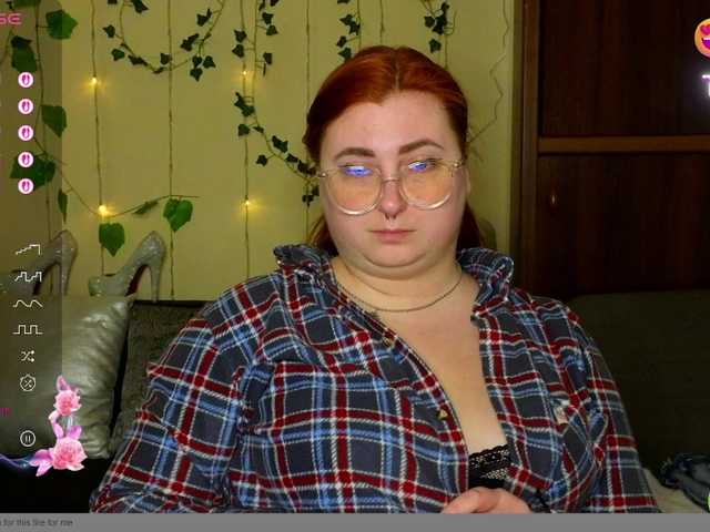 Aliciaredluv's BongaCams show and profile