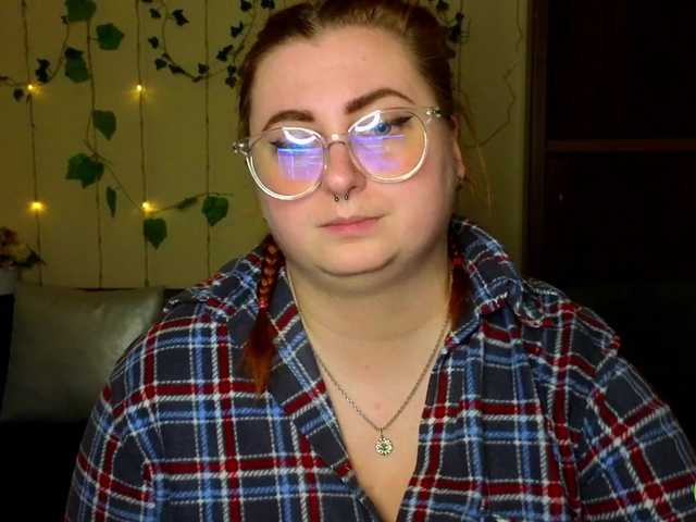 Aliciaredluv's BongaCams show and profile