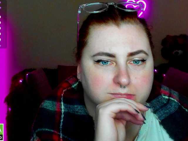 Aliciaredluv's BongaCams show and profile