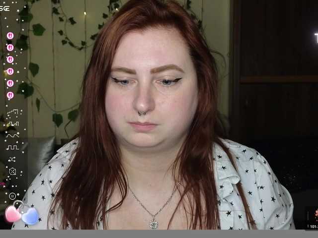 Aliciaredluv's BongaCams show and profile