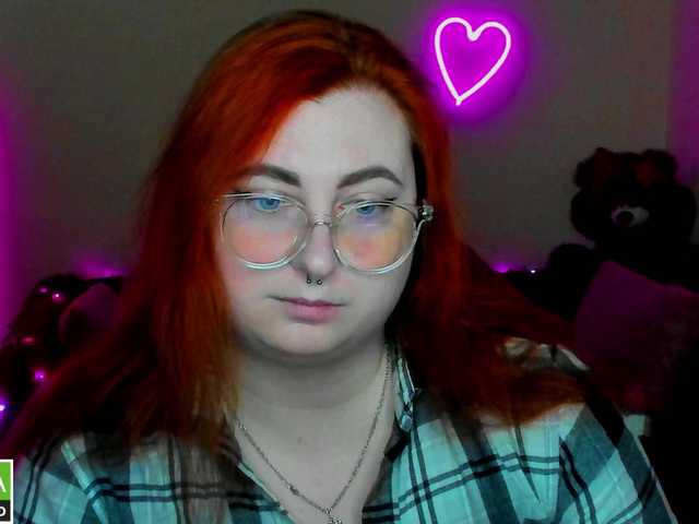 Aliciaredluv's BongaCams show and profile