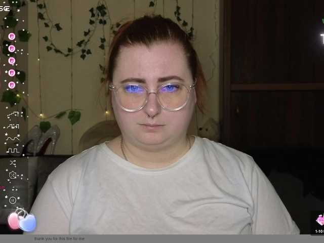 Aliciaredluv's BongaCams show and profile