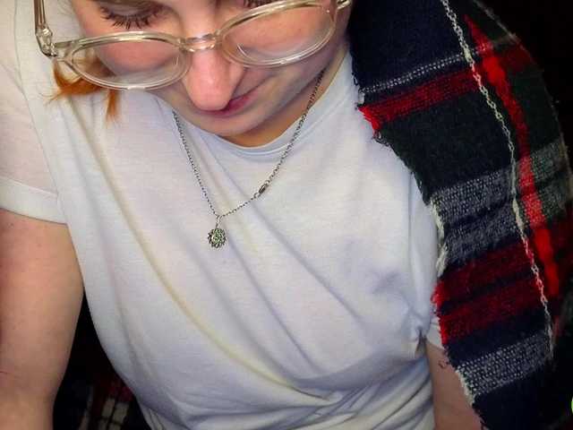 Aliciaredluv's BongaCams show and profile