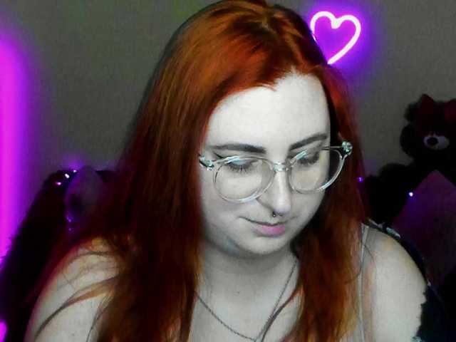 Aliciaredluv's BongaCams show and profile