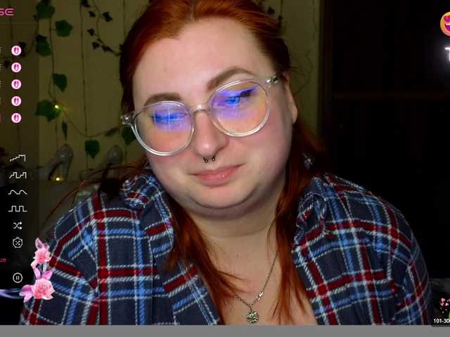 Aliciaredluv's BongaCams show and profile