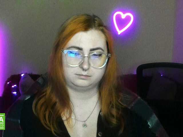 Aliciaredluv's BongaCams show and profile