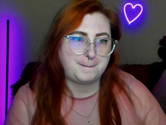 Aliciaredluv's BongaCams show and profile