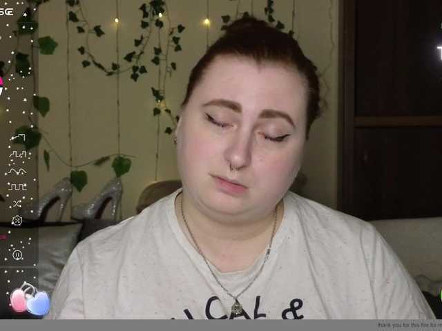 Aliciaredluv's BongaCams show and profile