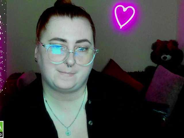 Aliciaredluv's BongaCams show and profile