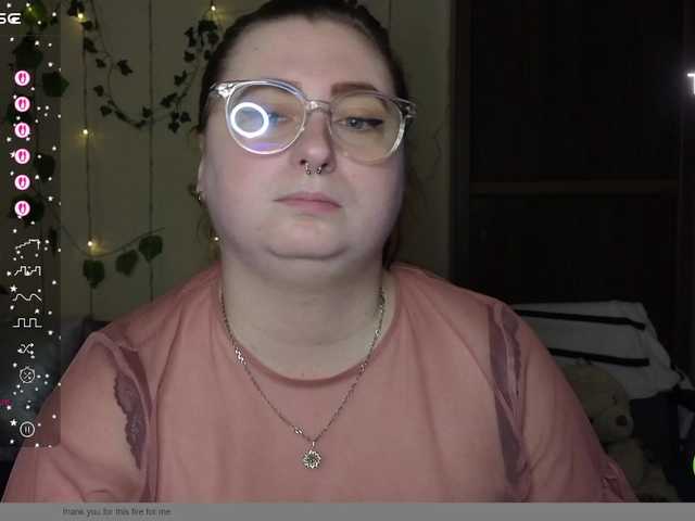 Aliciaredluv's BongaCams show and profile