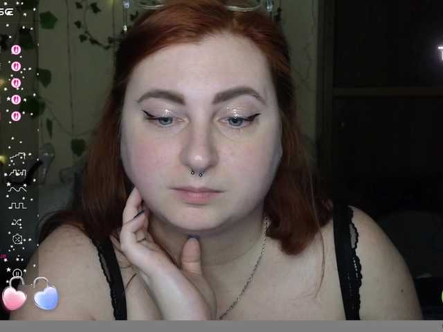 Aliciaredluv's BongaCams show and profile