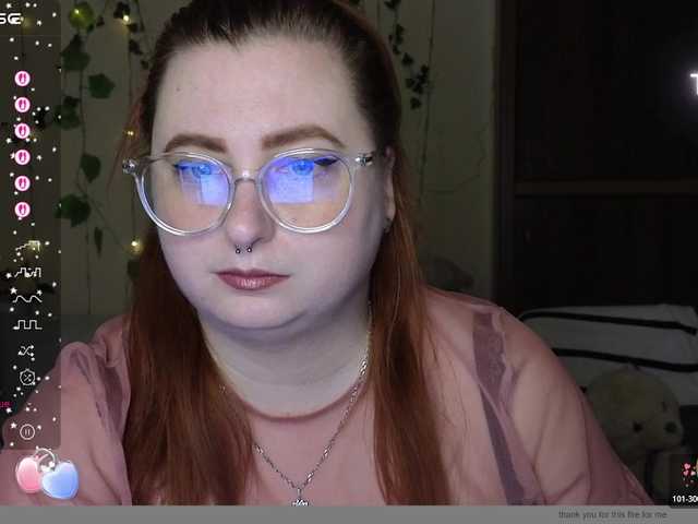 Aliciaredluv's BongaCams show and profile