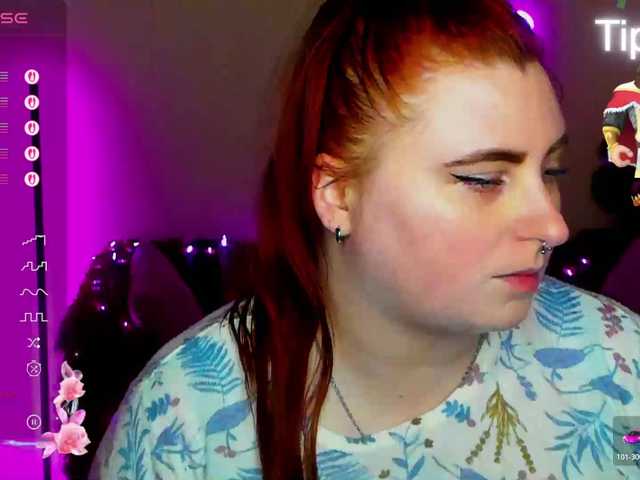 Aliciaredluv's BongaCams show and profile