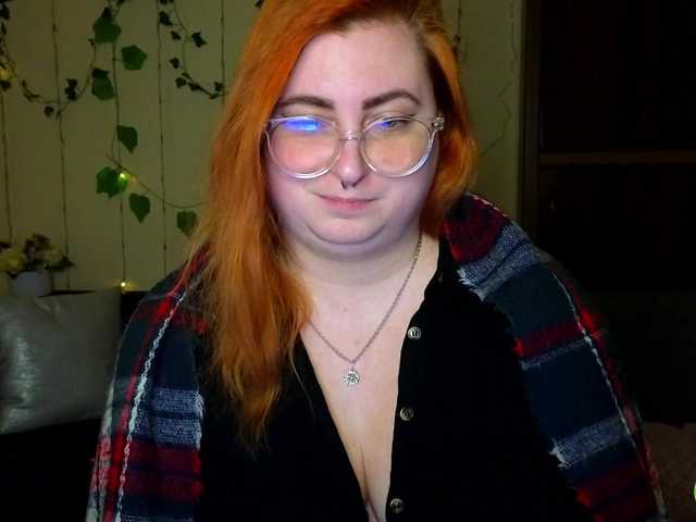 Aliciaredluv's BongaCams show and profile