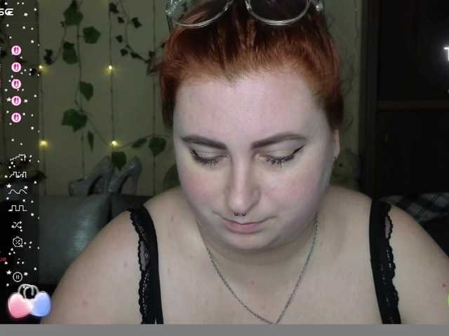 Aliciaredluv's BongaCams show and profile