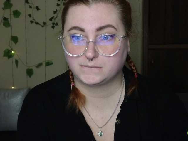 Aliciaredluv's BongaCams show and profile