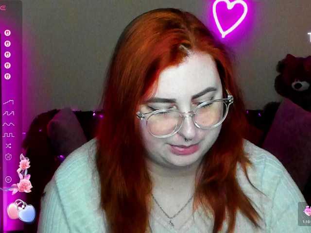 Aliciaredluv's BongaCams show and profile