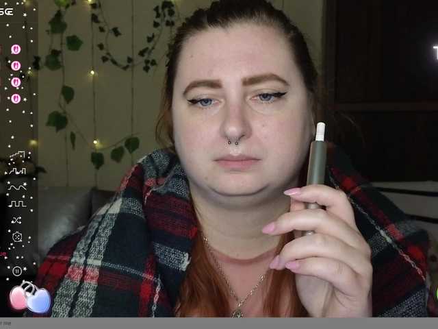 Aliciaredluv's BongaCams show and profile