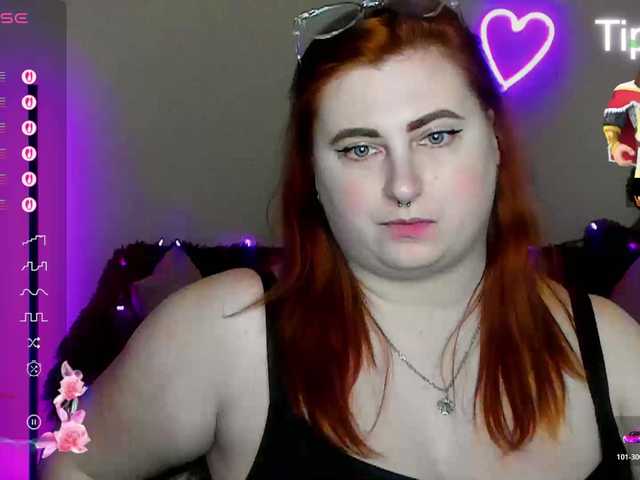 Aliciaredluv's BongaCams show and profile