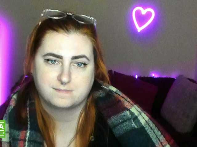 Aliciaredluv's BongaCams show and profile