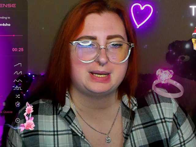 Aliciaredluv's BongaCams show and profile