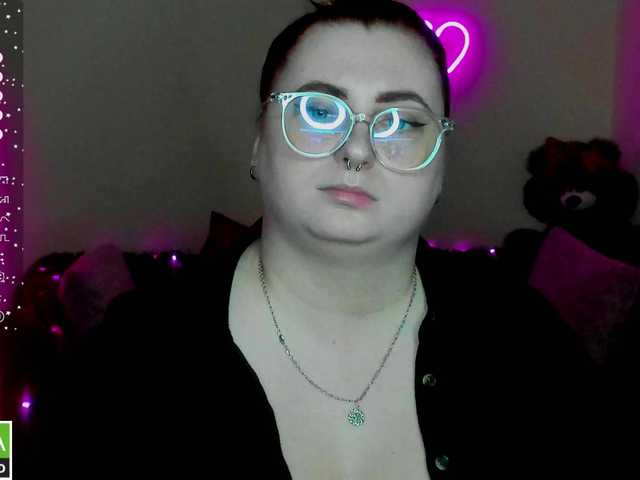 Aliciaredluv's BongaCams show and profile