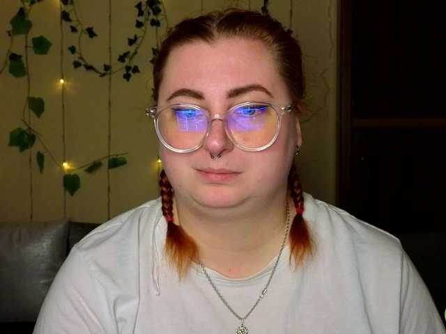 Aliciaredluv's BongaCams show and profile