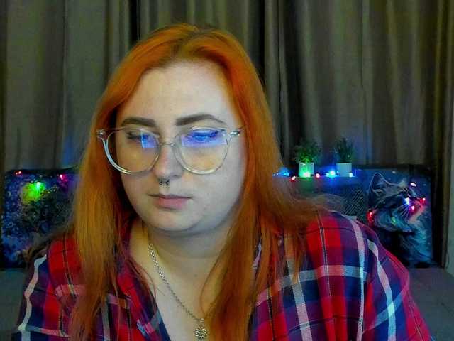 Aliciaredluv's BongaCams show and profile