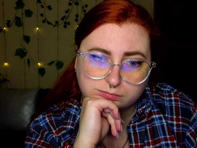 Aliciaredluv's BongaCams show and profile