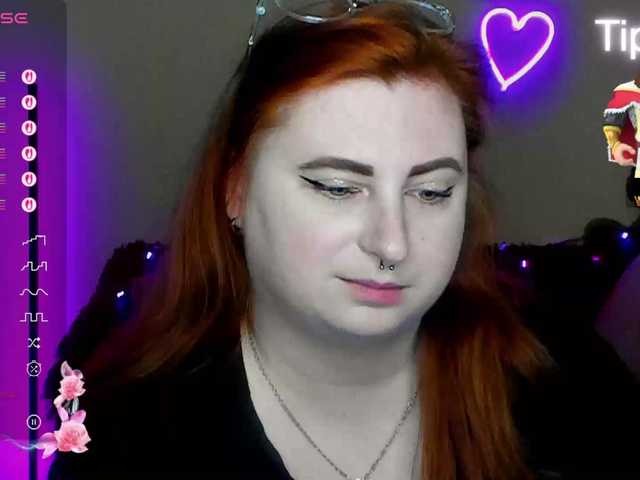 Aliciaredluv's BongaCams show and profile