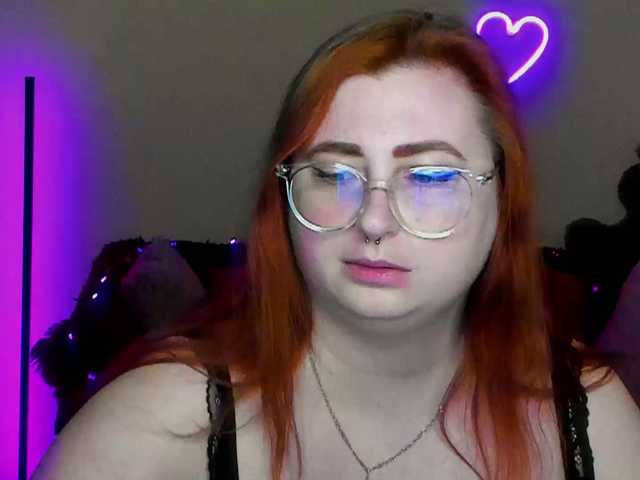 Aliciaredluv's BongaCams show and profile