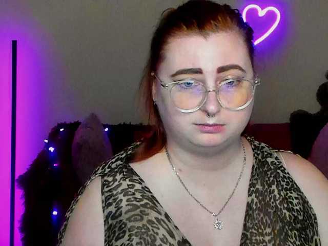 Aliciaredluv's BongaCams show and profile