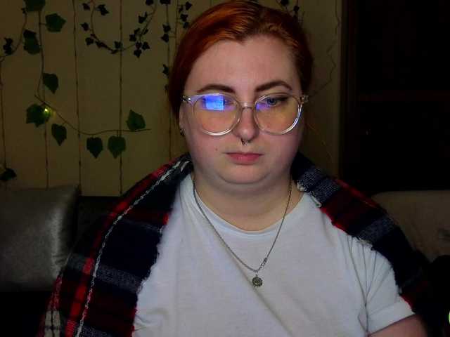 Aliciaredluv's BongaCams show and profile