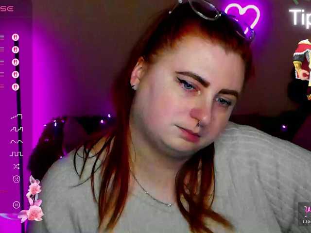 Aliciaredluv's BongaCams show and profile