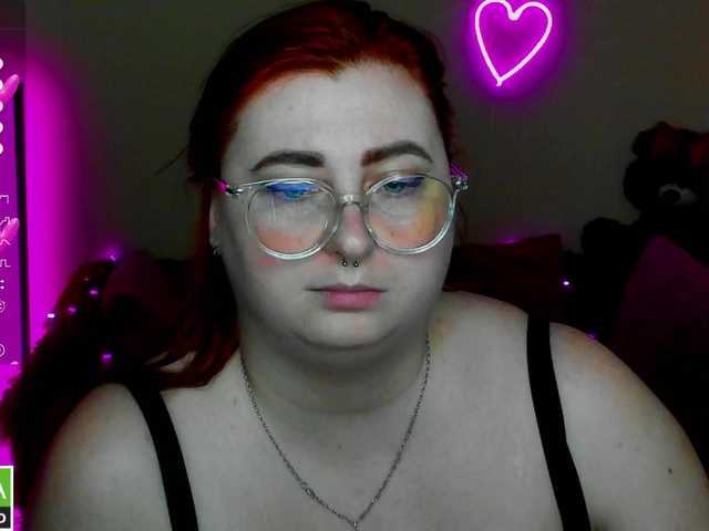 Aliciaredluv's BongaCams show and profile