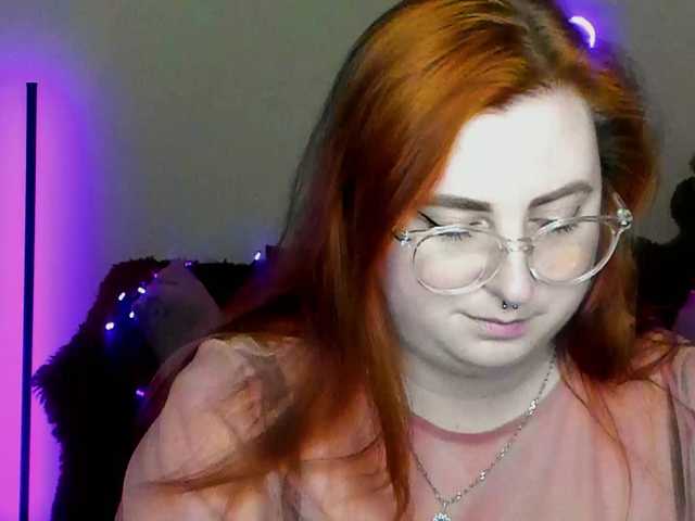 Aliciaredluv's BongaCams show and profile