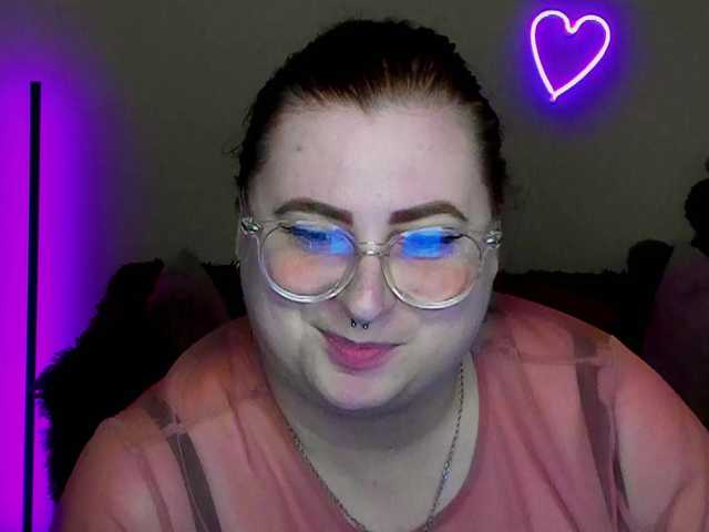 Aliciaredluv's BongaCams show and profile