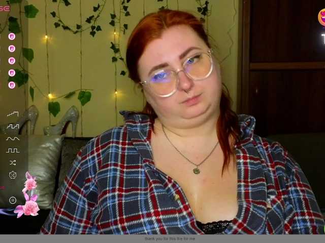 Aliciaredluv's BongaCams show and profile