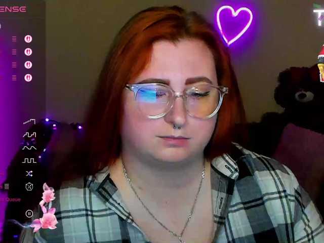 Aliciaredluv's BongaCams show and profile